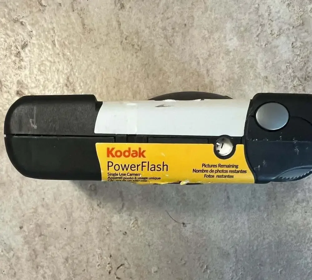 Kodak PowerFlash 35mm Single Use Disposable Camera - Expired 4/2009